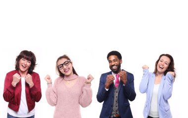 Beyaz arka planda Irklar arası insanlar