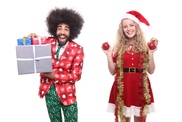 Mutlu afro-amerikan adam ve beyaz kadın noel zamanı