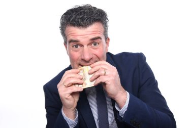 Eski beyaz işadamı euro para ile