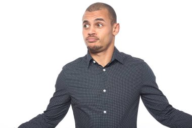 Şaşırmış siyah adam poz