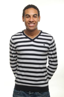 Mutlu siyah adam poz