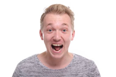 Beyaz genç adam çığlık