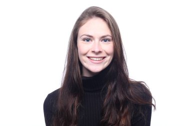 Güzel beyaz kız gülümsüyor