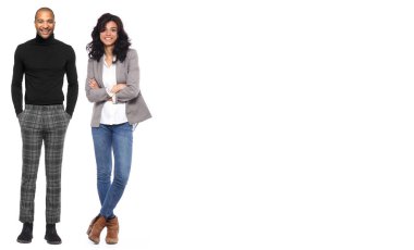 Beyaz arka planda Afro-Amerikan çift