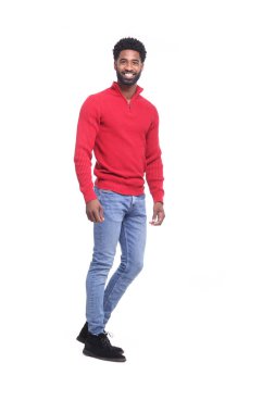 Siyah adam poz gülümseyen