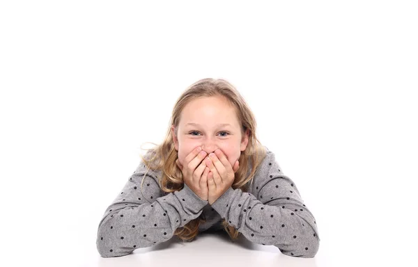 Schönes Kleines Mädchen Ist Überrascht — Stockfoto