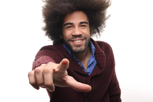 Glücklicher Schwarzer Mann Mit Großen Haaren — Stockfoto