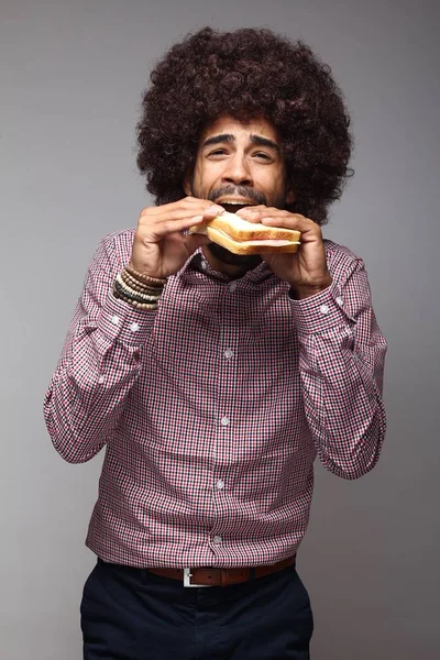Noir Homme Manger Sandwich — Photo