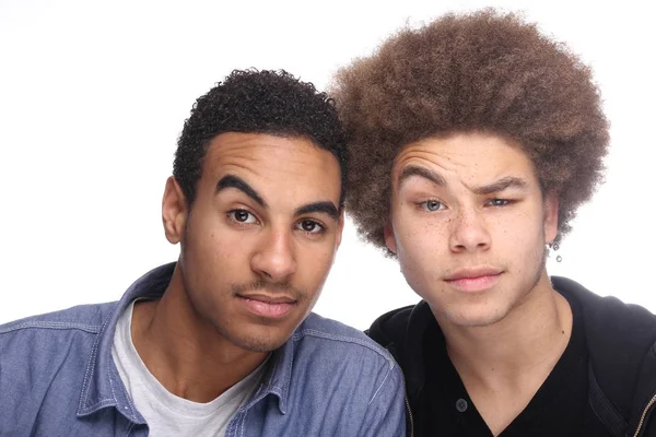 Twee Gelukkige Zwarte Vrienden Poseren Samen — Stockfoto