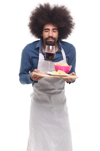 Homem Negro Feliz Segurando Placa Madeira Com Vinho Queijo Fundo — Fotografia de Stock