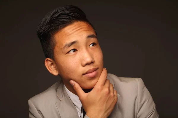 Asiatische Junge Kerl Denkt — Stockfoto