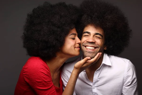 Vackra Lyckliga Älskande Par — Stockfoto