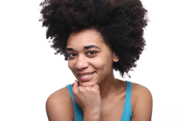 Hermosa Mujer Afro Americana Sonríe — Foto de Stock