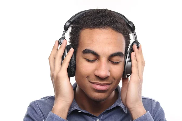 Black Man Luisteren Muziek Koptelefoon — Stockfoto