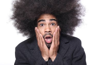 Şaşırmış siyah adam poz