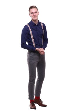 Beyaz genç adam gülümsüyor