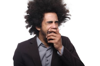 Siyah adam poz esneme