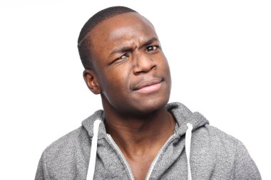 Şaşırmış siyah adam poz