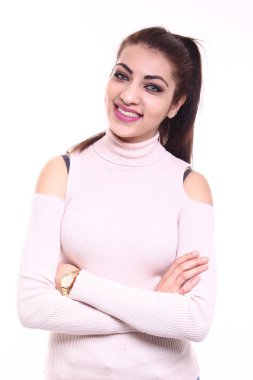 Genç Arap kadın gülümsüyor