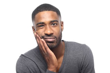 siyah adam Studio poz