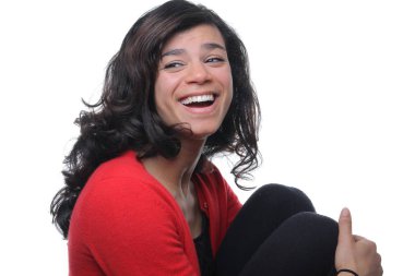 Güzel Afro-Amerikan kadın gülümsüyor