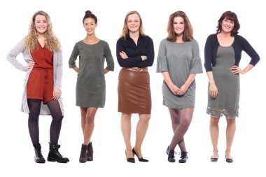 Beyaz arka planda beyaz kadınlar