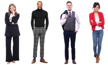 Çok ırklı insanlar kümesi beyaz arka plan üzerinde poz