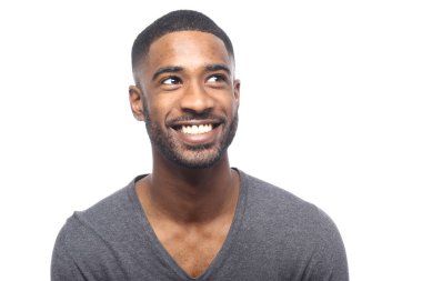 Siyah adam poz gülümseyen