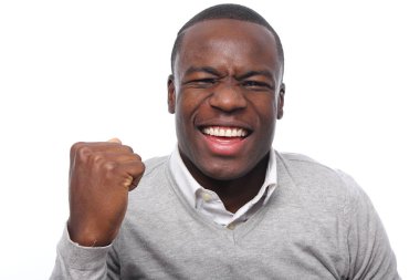 Kazanan siyah adam poz