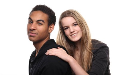 Güzel mutlu sevgi dolu ırklararası çift