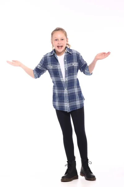 Menina Bonita Está Sorrindo — Fotografia de Stock