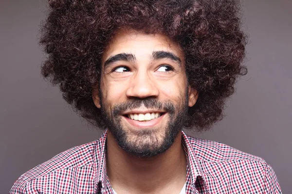 Homem Negro Feliz Com Cabelo Grande — Fotografia de Stock