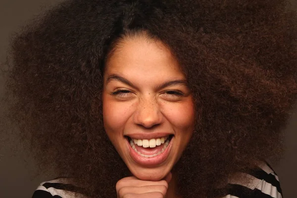 Retrato Mujer Negra Feliz —  Fotos de Stock