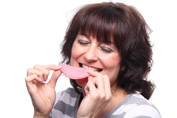 Mujer Adulta Comiendo Trozo Salchicha — Foto de Stock