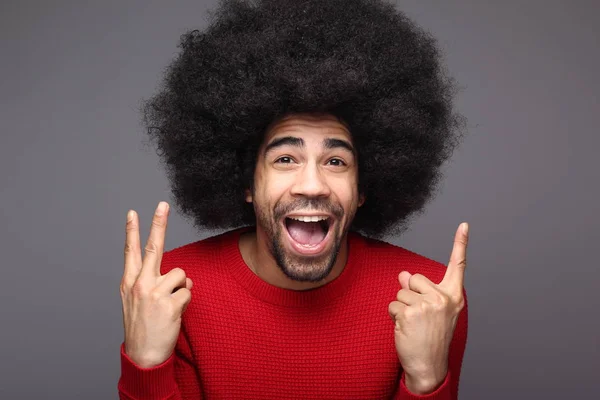 Gritando Preto Homem Posando — Fotografia de Stock