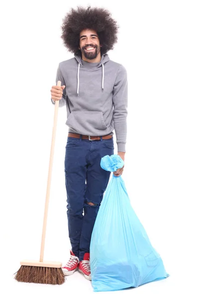 Feliz Hombre Negro Sosteniendo Cepillo Basura Sobre Fondo Blanco — Foto de Stock