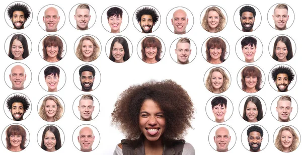Mujer Afroamericana Está Mostrando Lengua Fondo Iconos Con Caras Personas —  Fotos de Stock