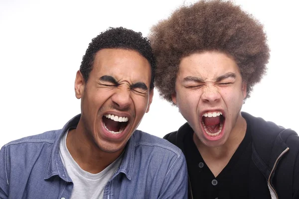 Twee Gelukkige Zwarte Vrienden Poseren Samen — Stockfoto