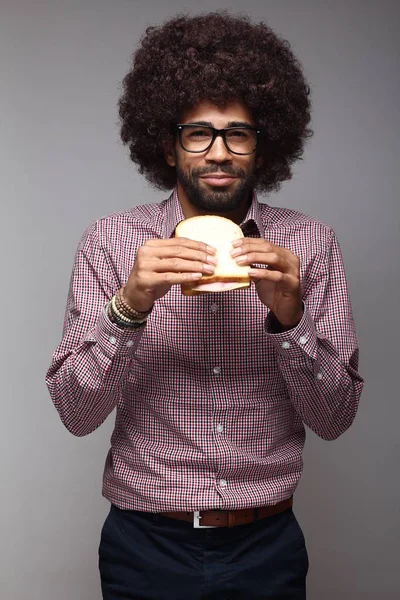 Noir Dans Des Lunettes Manger Sandwich — Photo