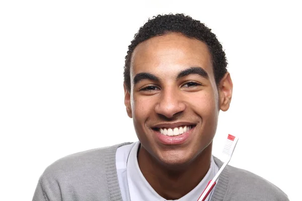 Nero Uomo Mostrando Denti Spazzola Sorridente — Foto Stock