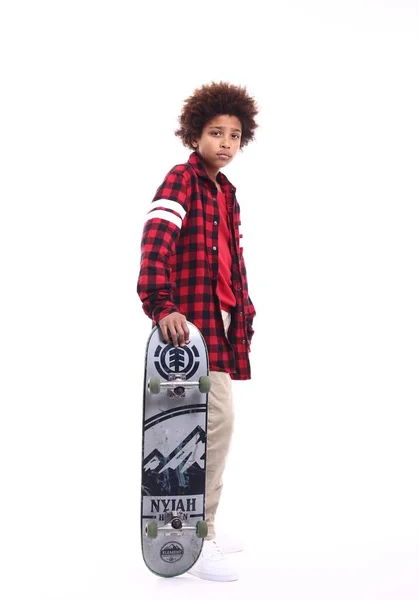 Fekete Kisfiú Skateboard — Stock Fotó