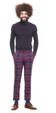 Siyah genç adam gülümsüyor