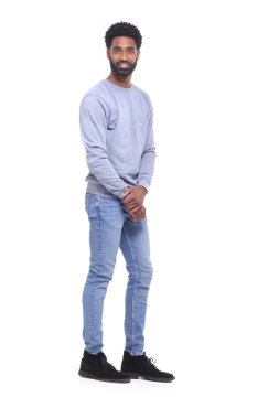 Mutlu siyah adam poz