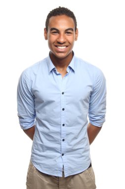 Siyah adam poz gülümseyen