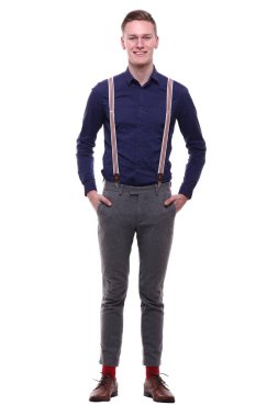 Beyaz genç adam gülümsüyor