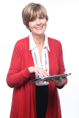 Eski beyaz kadın tablet Pc kullanma