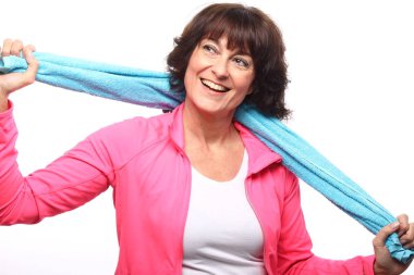 Beyaz arka plan üzerinde mutlu sporcumuz