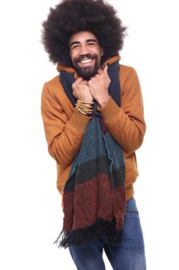 Kış giysileri beyaz arka planda siyah adam buz gibi 