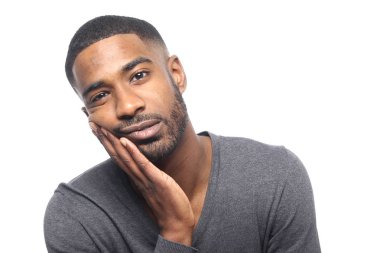 siyah adam Studio poz