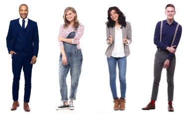 Çok ırklı insanlar kümesi beyaz arka plan üzerinde poz